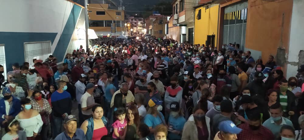 FAndradeRoa's tweet photo. Gracias a La Grita, municipio Jáuregui de nuestro estado Táchira, por este cierre de campaña tan significativo, lleno de confianza y apoyo. 

#TáchiraMereceMás https://t.co/LkPbFSGlaG