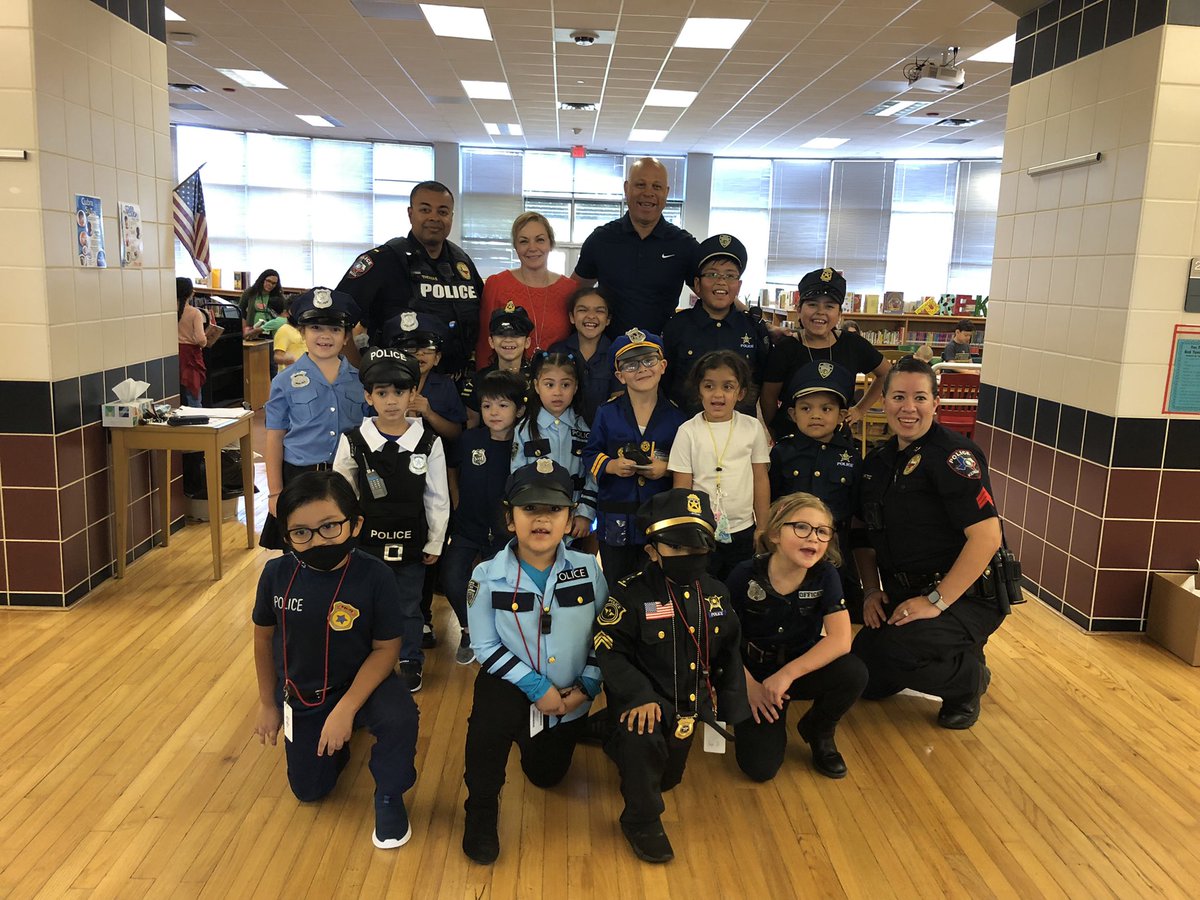OliviaQRuiz1's tweet photo. It’s college week at Stewart! Today was career day! #collegeweek2021 #careerday #seagullssoar @StewartSeagulls https://t.co/0YasUNPYrh