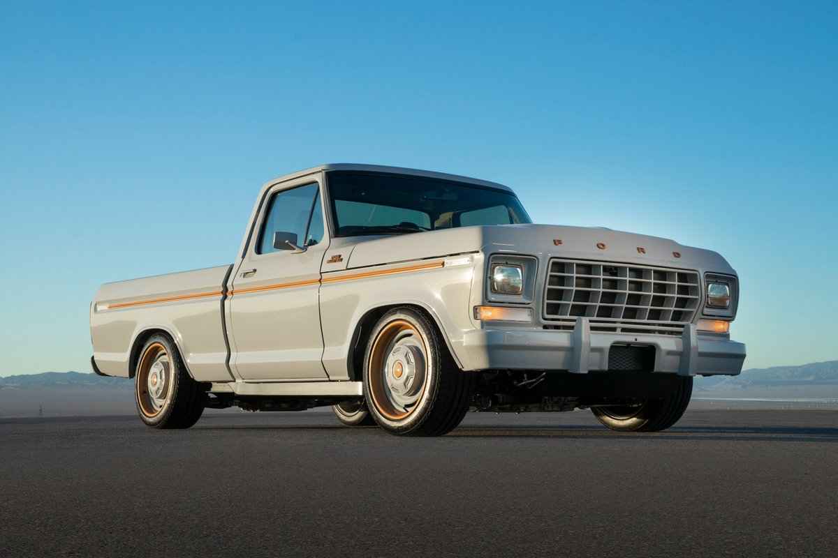 NoBrakingTweets's tweet photo. The @Ford #F100 #Eluminator concept is powered by the Eluminator electric crate motor. Based on a heritage 1978 F-100 pickup the concept features all-wheel drive via two 480 hp / 634 lb-ft. of torque electric motors shared with the 2021 @FordMustang Mach-E GT Performance Edition. https://t.co/fIDIlDs2J9
