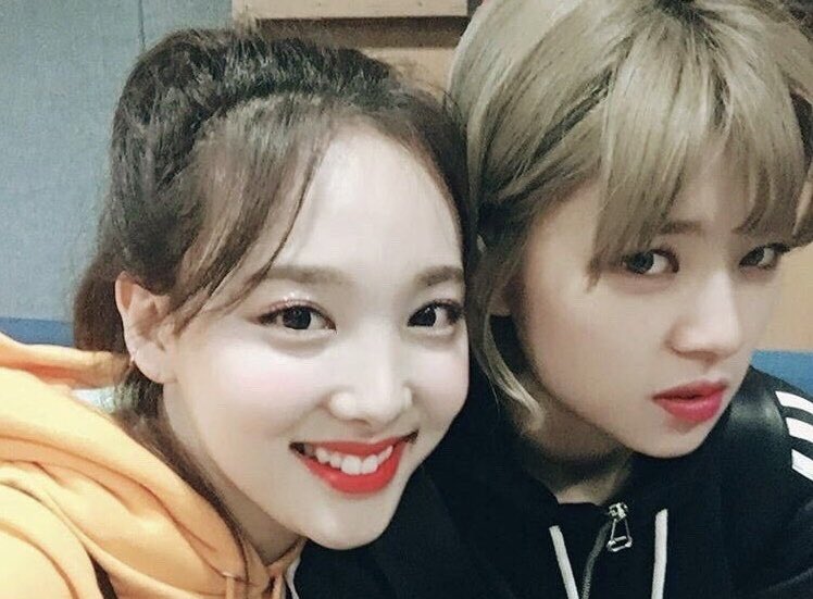 2yeonthinker's tweet photo. jeongyeon making this face when nayeon does something 😭 https://t.co/UQkRMJ9Dxm
