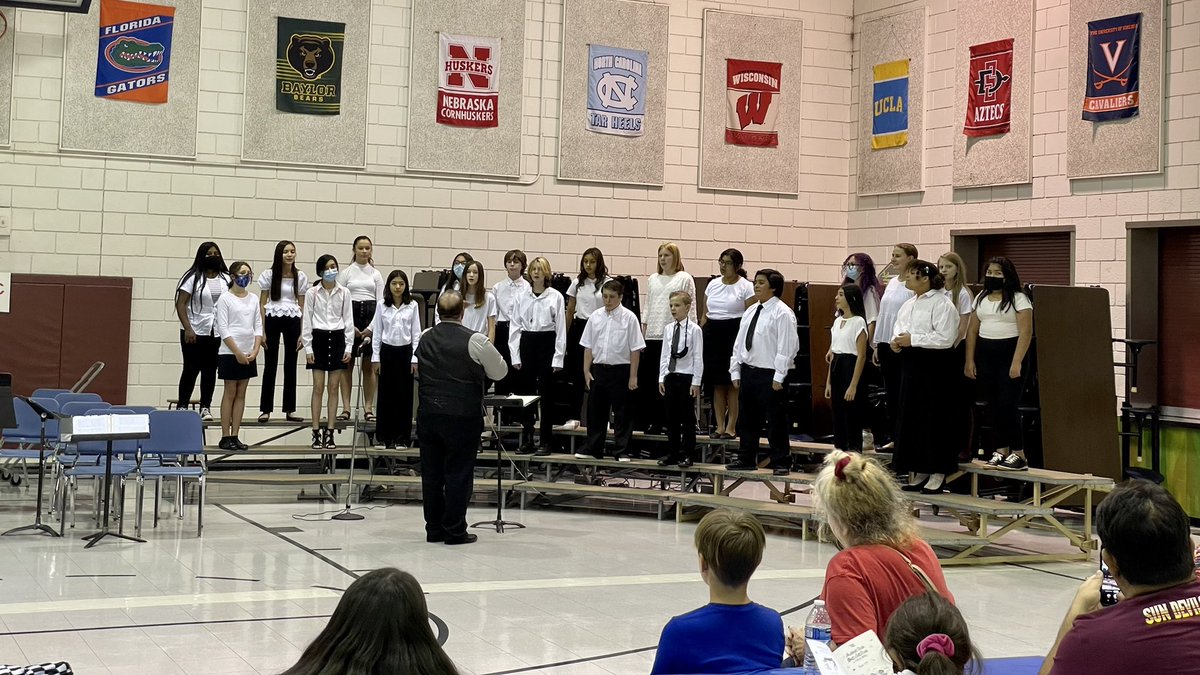 PrincipalDelp's tweet photo. Our annual Willis Showcase is always special. After a year off, it was great to host our 10th event tonight. Thank you to everyone who took the time to visit campus and hear our story! #wjhsstory @ChandlerUnified https://t.co/bajIP9xxIK