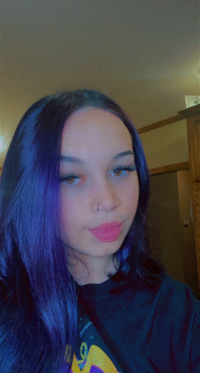 _officiallylex_'s tweet photo. did you know i have purple hair ? https://t.co/C0xwPPqABX