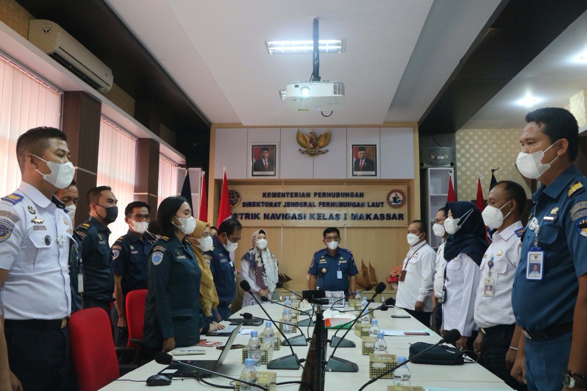 DisnavMakassar's tweet photo. #KawanLaut, Tim MENPAN RB dan Itjen Investigasi melaksanakan desk evaluasi pembangunan ZI wilayah WBK menuju WBBM di Kantor Disnav Kelas I Makassar. Adapun TIM Menpan RB diwakili Ibu Astrid dan Ibu Novita serta Pendamping dari Itjen Investigasi Bpk. Wahju Adji. https://t.co/MkOOMqXCUJ