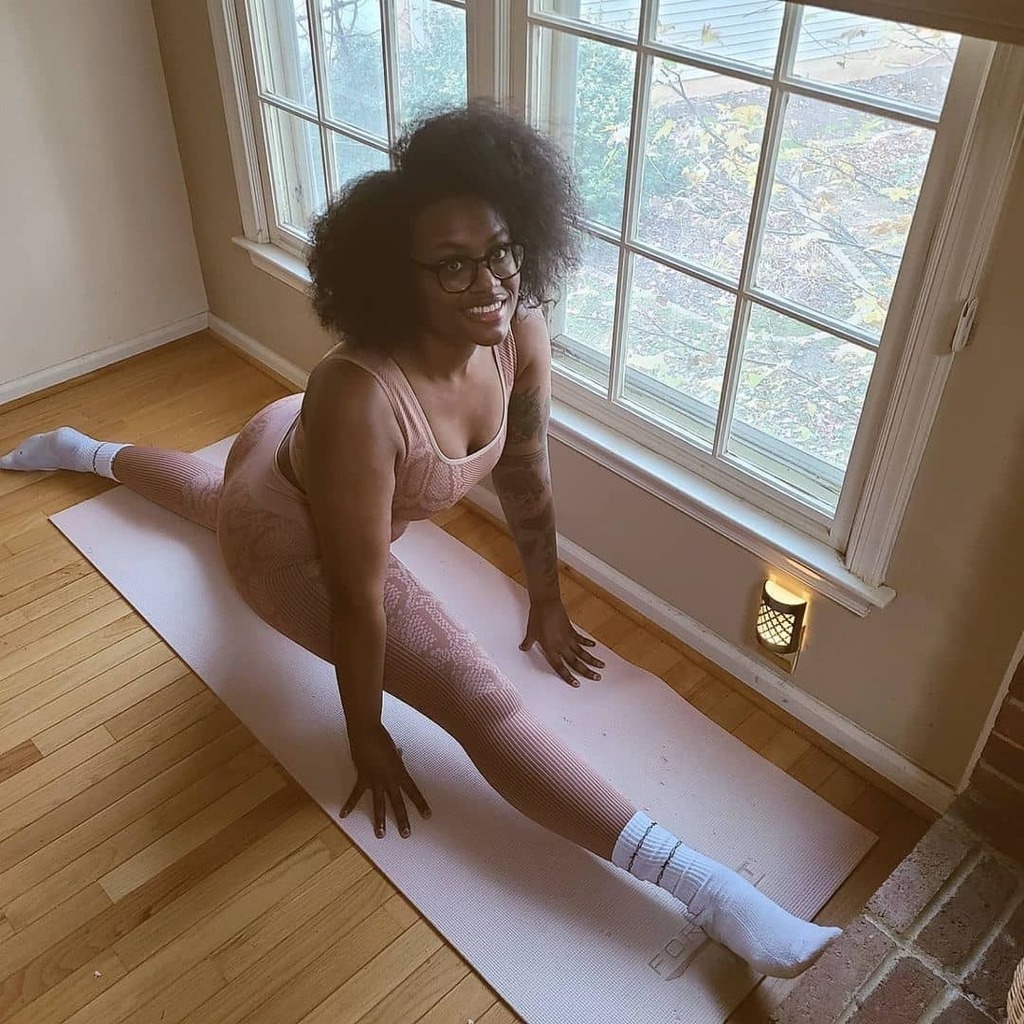 CPinups's tweet photo. Happy Birthday to the lovely @misspaulapeachcobbler
29 trips around the sun! And by the 30th I would like to be able to completely touch the floor with my splits... so close!!๐คธ๐ฟโโ๏ธ๐ง๐ฟโโ๏ธ
#splitsprogress #birthday #yogi
Reposted from @misspaulapeachcobbler https://t.co/3QUNsxLxZQ https://t.co/NJIVGvcntN