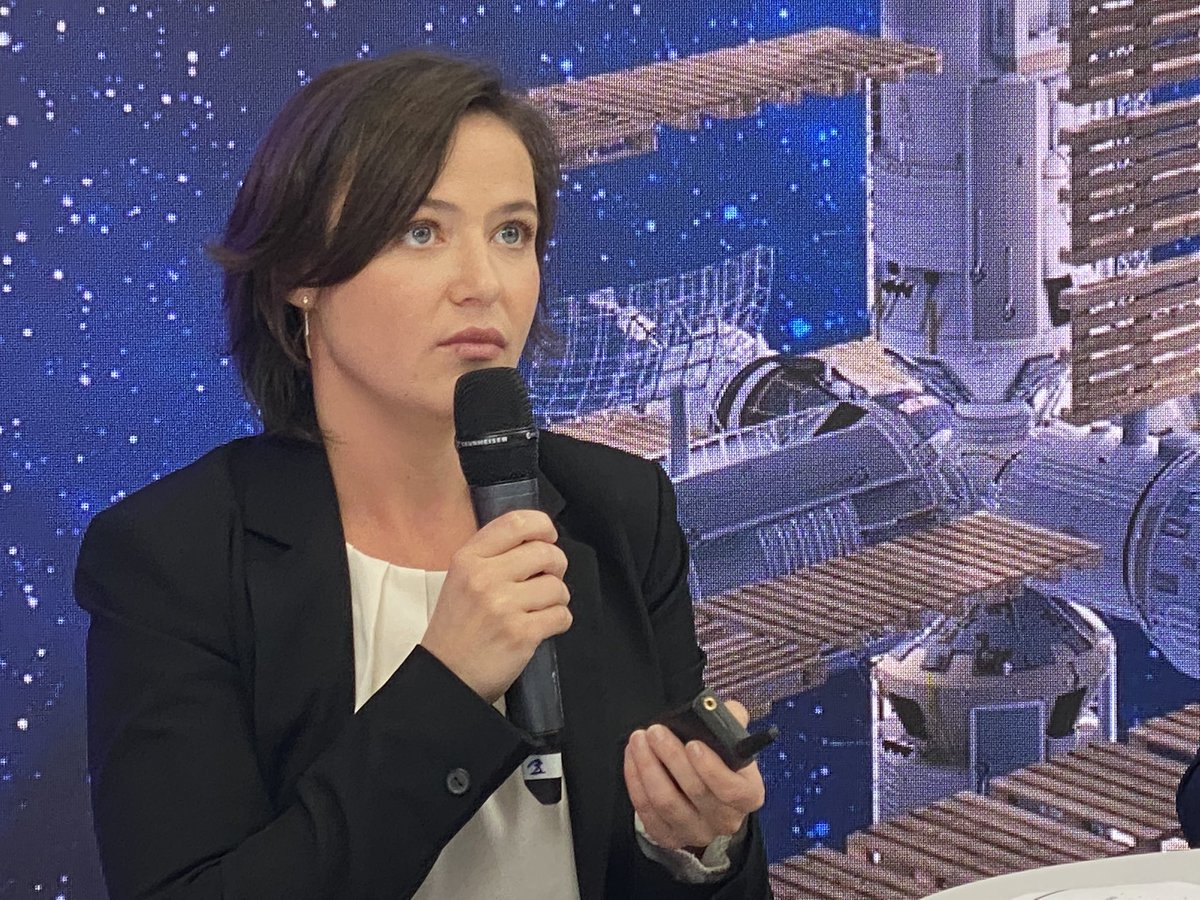 FNBois's tweet photo. #Futuropalettes2021 Et maintenant penchons nous sur le marché de la palette bois et les projets R&amp;D de la commission palette @LeSYPAL avec @Lea_peridogne Responsable du Pôle palettes FNB Sypal. https://t.co/Ohv4y4lTiD