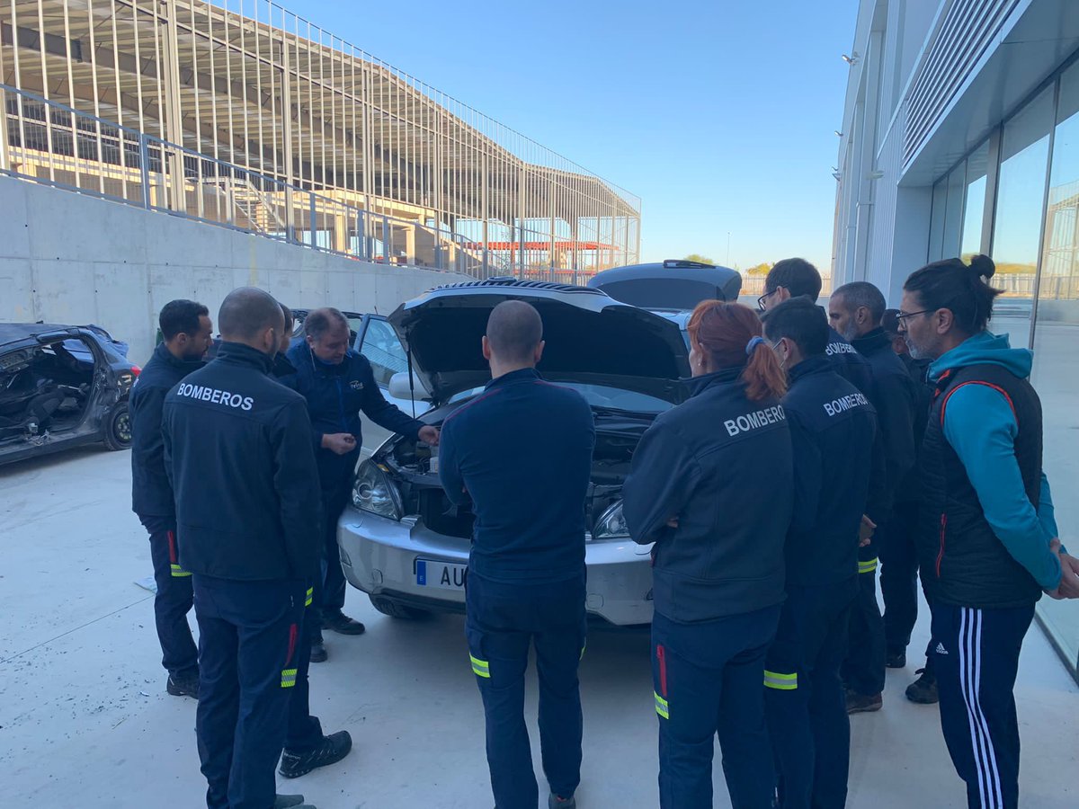 fernandezcenter's tweet photo. Curso de nuestro gerente Francisco Fernández a otro grupo del parque de bomberos de Dos Hermanas, gratificante poner nuestro granito de arena por la seguridad y agradecer a todos los componentes su interés y en especial a JM Cervantes @Prins_Autogas @PrinsAutogas_es https://t.co/GCEJoNyEWR