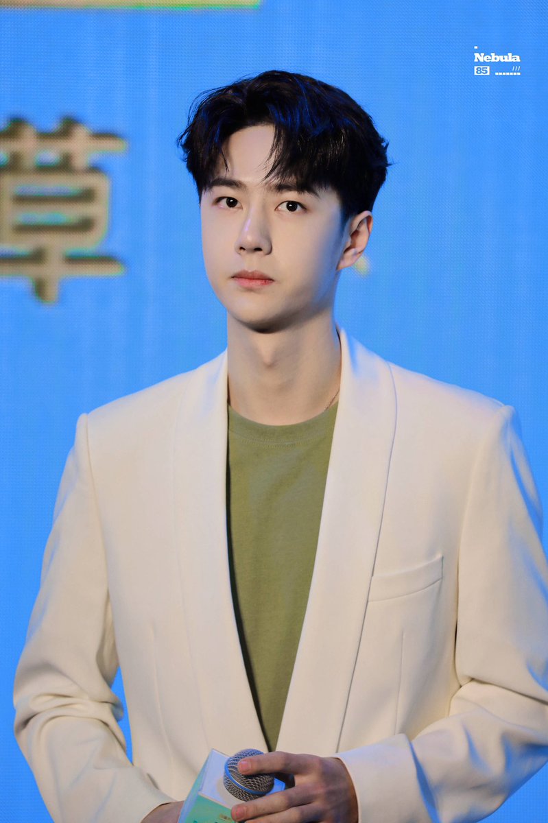 What a clear eyes 🥺🥺🥺💚 cr Nebula85丨王一博#WangYiboPechoinFM