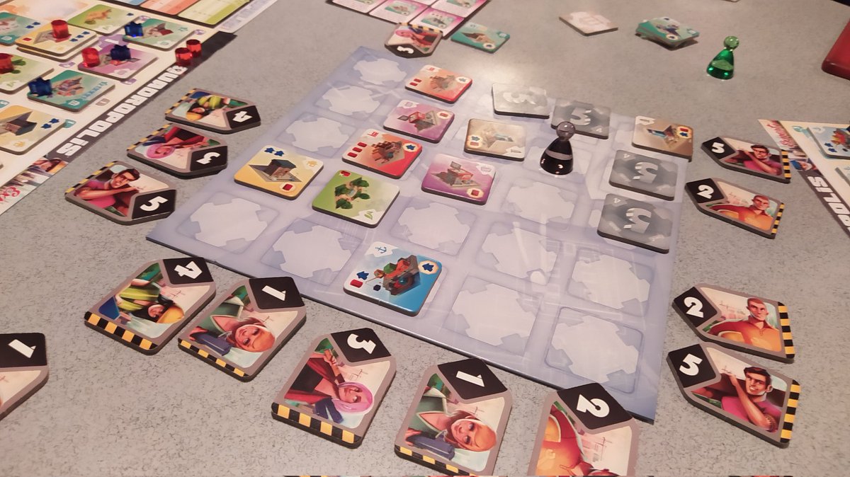 IvanIserte's tweet photo. luego echamos un #Quadropolis, un familiar muy majo, que con pocas reglas te plantea un puzzle bastante sesudo. Hay leches por las losetas y los huecos son limitados. A mi me encanta a veces se pone a muy buen precio, atentos!). Jugamos en modo experto y con la expa. https://t.co/oGMR6e7C2D