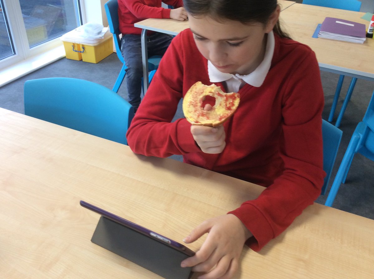PallisterParkPS's tweet photo. It’s Jammy Friday in Year 6 HQ. What better way to end the week than @ReadingPlus and a bagel with jam 😊 @magic_breakfast @ReadSolutionsUK #fuelforschool #pally #workhardplayhard https://t.co/2T4AeQ0brg