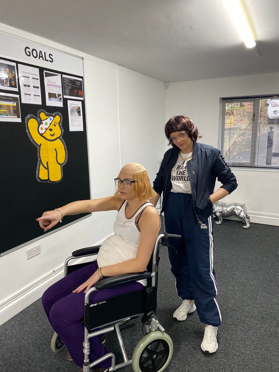 juroberts_julia's tweet photo. She may be 21 years old but my daughter Amy still loves to dress up, especially if it's for #childreninneed And it wasn't a kerfuffle, either @RealMattLucas and @davidwalliams Here she is as Andy, with her friend and workmate, also Amy, as Lou. #littlebritain #wantthatone https://t.co/Lito5cRp4B
