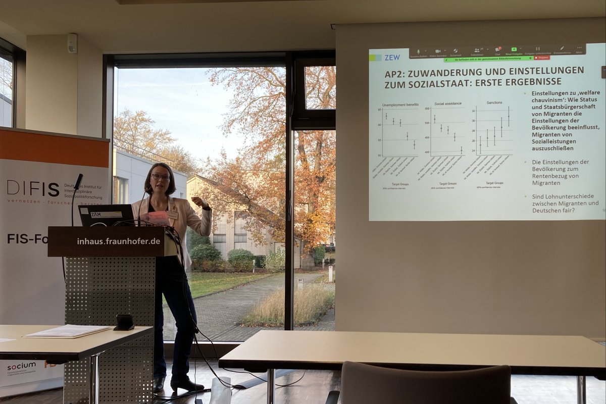 Nachwuchsgruppe "IMES" von <a href="/ZEW/">ZEW</a> und <a href="/MZESsocialmedia/">MZES SocialMedia</a> präsentiert erste Ergebnisse beim diesjährigen FIS-Forum <a href="/BMAS_Bund/">Bundesministerium für Arbeit und Soziales</a> @DIFIS2021. Wir freuen uns auf den 2. Workshop-Tag in Duisburg! Mit <a href="/katiagallegost/">Katia Gallegos Torres</a> <a href="/eliasnau/">Elias Naumann</a> @Kat_Sommerfeld