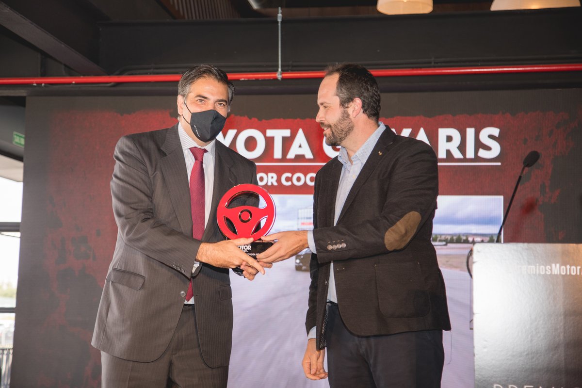 rfersainz's tweet photo. Muy orgulloso de haber participado en la gala de los #PremiosMotorAxelSpringer y poder celebrar también de este modo, con mis compañeros y con todo el sector del automóvil, los 15+1 años de @AutoBildspain , la revista que lanzamos con tanta ilusión aquel 18 de noviembre de 2005. https://t.co/8QkRwdGGUi