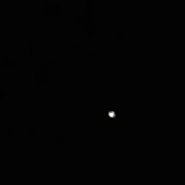 AleMartinezT's tweet photo. Miren sus ventanas,el eclipse lunar está en todo su esplendor. 🌔🌒 Le doy gracias al Café a las 6: 30 pm. Mij@s, si ustedes quieren dormir de largo ¡Por favor! Recordar que tomar café no es la mejor alternativa .😅 Pdt (Intento de foto a eclipse, misión llevada a cabo sin éxito) https://t.co/MCsRYvNm92