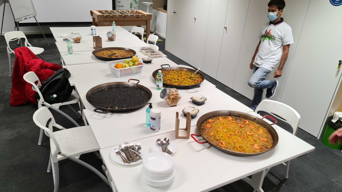 ZooplusTechMad's tweet photo. Hace un par de semanas celebramos en Madrid un #hackathon donde nuestros equipos de #data participaron en un ambiente colaborativo y que nos dejó un sabor de boca buenísimo! 😍 https://t.co/SkFZEpCs2I