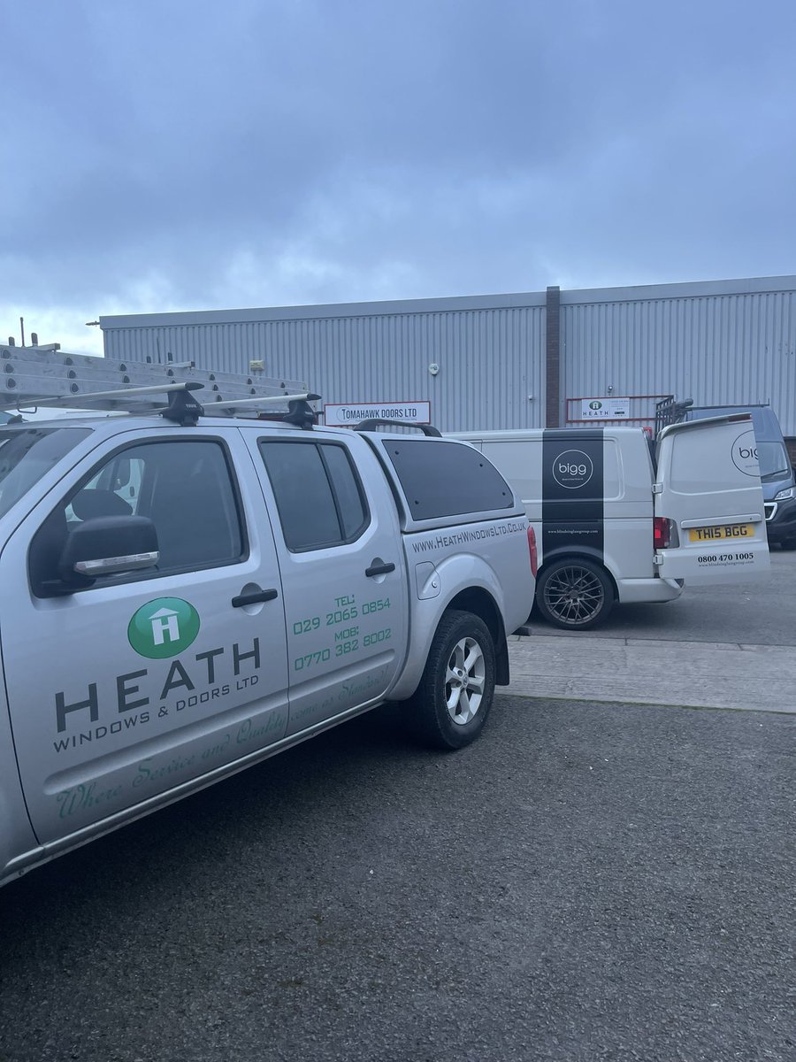 Blinds IN Glass 🟨 tweet media