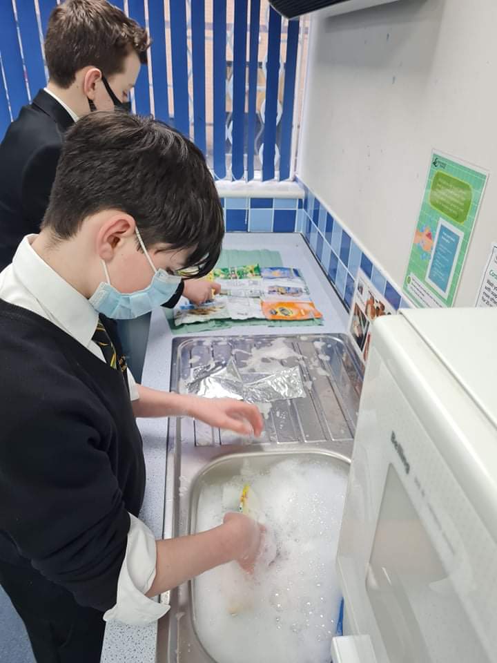 SACA_Religious's tweet photo. Our well being group preparing more crisp packets so we can send them off and have more survival items created #HardWorkTrustFairness #wellbeing #CrispPacketProject #staidansstewards https://t.co/rPWoLD8IdH
