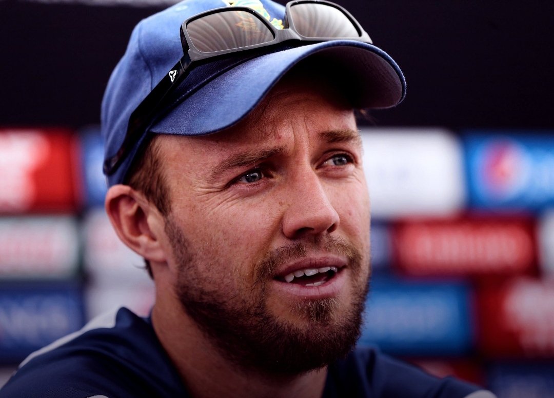 VKcertified_'s tweet photo. Simply the greatest ever to wear a pair of gloves &amp; pads and to hold a bat. 
Please come back man @ABdeVilliers17  
G.O.A.T https://t.co/iTwzBOPvAD