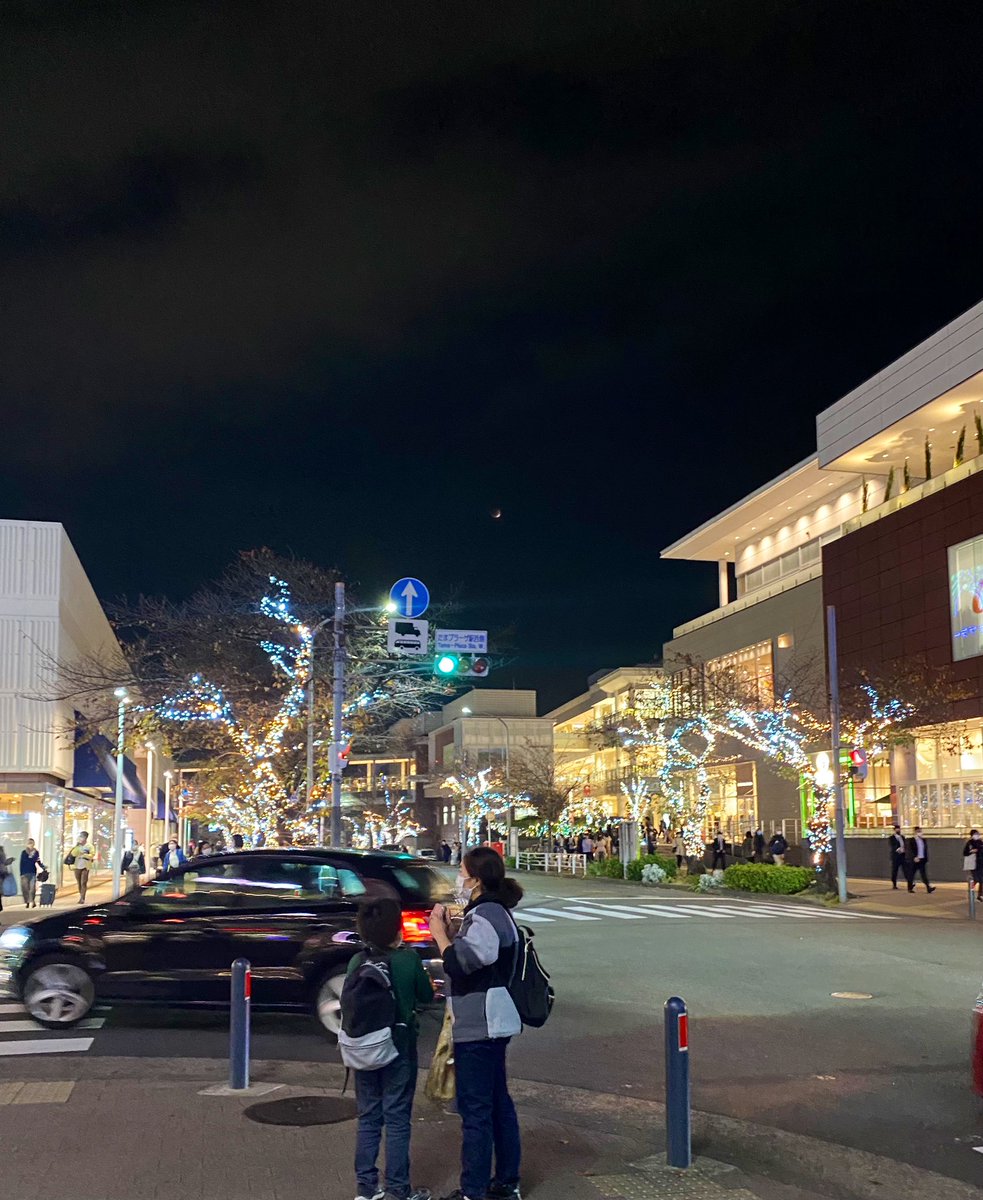 KWTOKYOSOUTH's tweet photo. こんばんは！皆さま月食はご覧になられましたでしょうか？🌝
本日もお疲れ様でした！
良い休日をお過ごしください☺️ https://t.co/M0qYxvUpYI