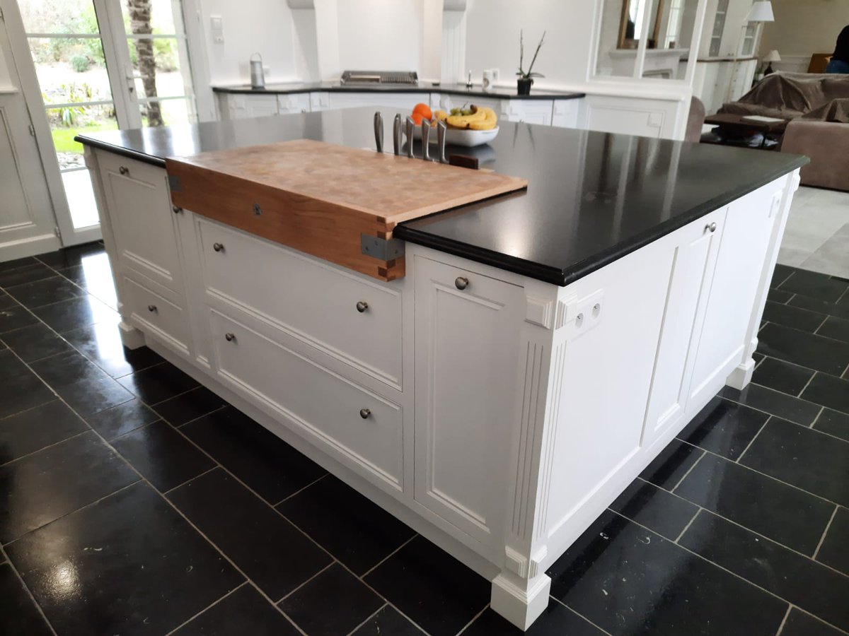 DucerfSA's tweet photo. [REALISATION 🍽️] Pour cette cuisine au style cottage chic, le propriétaire a misé sur le #chêne #ducerf pour la fabrication de ses meubles sur mesure par notre partenaire ébéniste, l’atelier Chaillou Hermouet. 

➡️ https://t.co/hMyCwQi4oy 

Cc : Chaillou Hermouet

#boisfrançais https://t.co/edd2vwkrzh