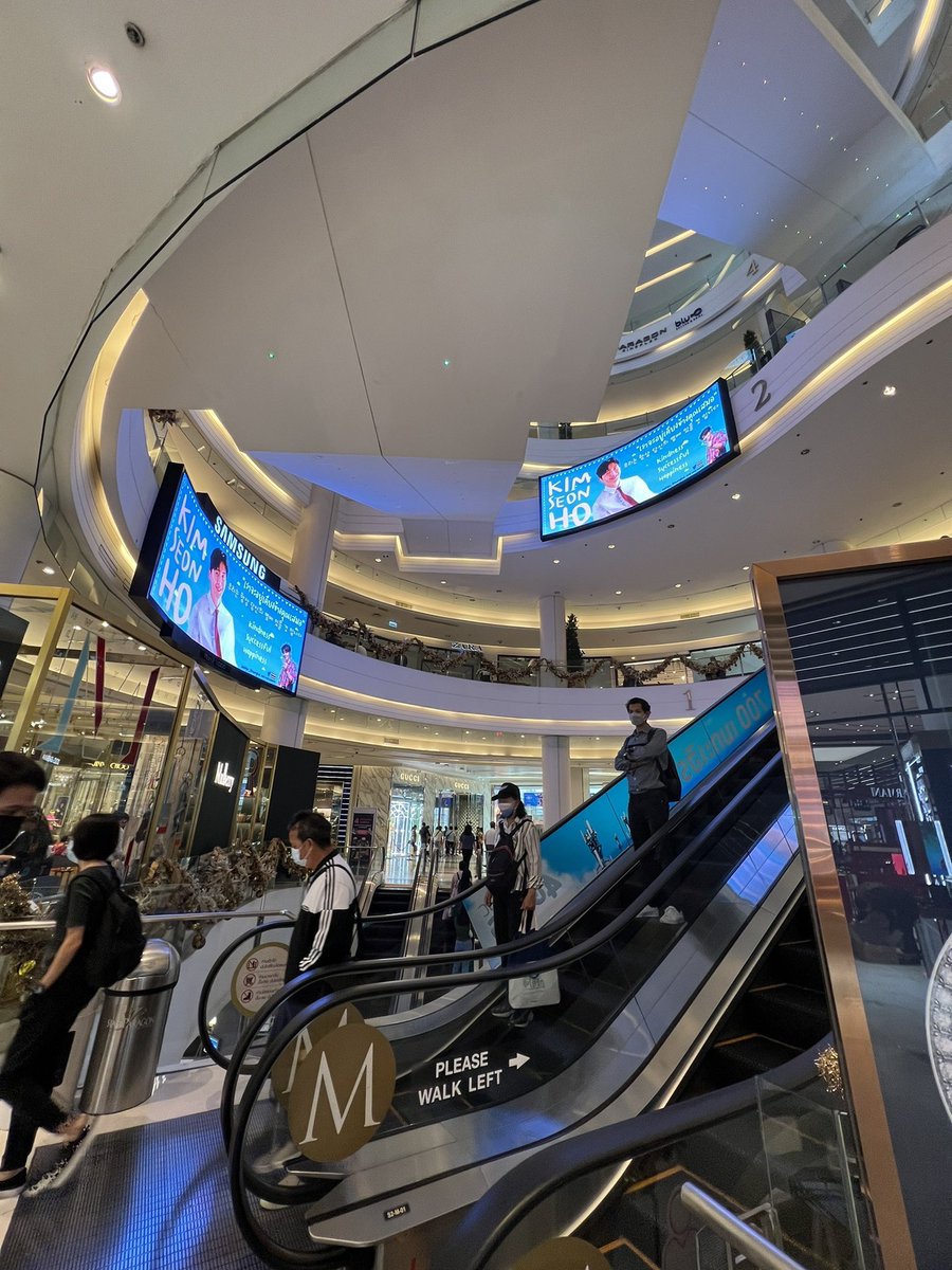 daylight_Seonho's tweet photo. Kim Seon Ho on 5 big screens at Siam Paragon in Thailand

#KimSeonHo #김선호 #คิมซอนโฮ https://t.co/k4l0q8OP6R