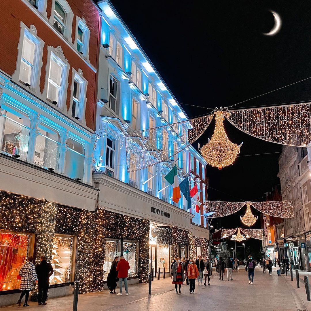 LovinDublin's tweet photo. We love seeing the Christmas lights go up 🎅 via @paddymc.ie https://t.co/VRUR4Zs0w6