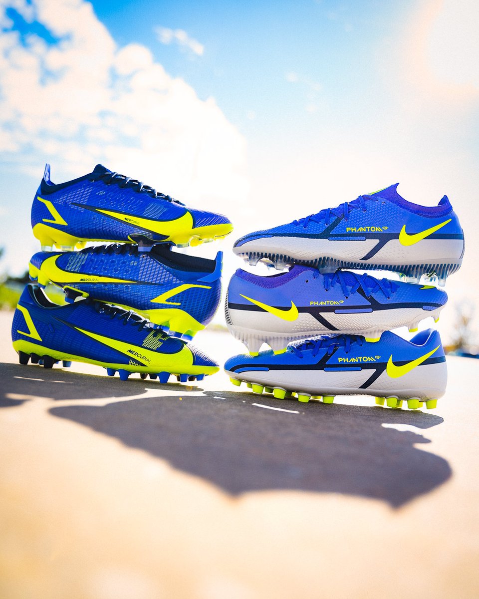 futbolemotion's tweet photo. 2 modelos, 2 colores, 3 gamas.
Elige las botas @nikefootball que mejor se adapten a ti.
🛒 https://t.co/kyB34q2hDn
--
#nikefootball #Mercurial #PhantomGT #FutbolEmotion https://t.co/2RjyCbQ6Fg