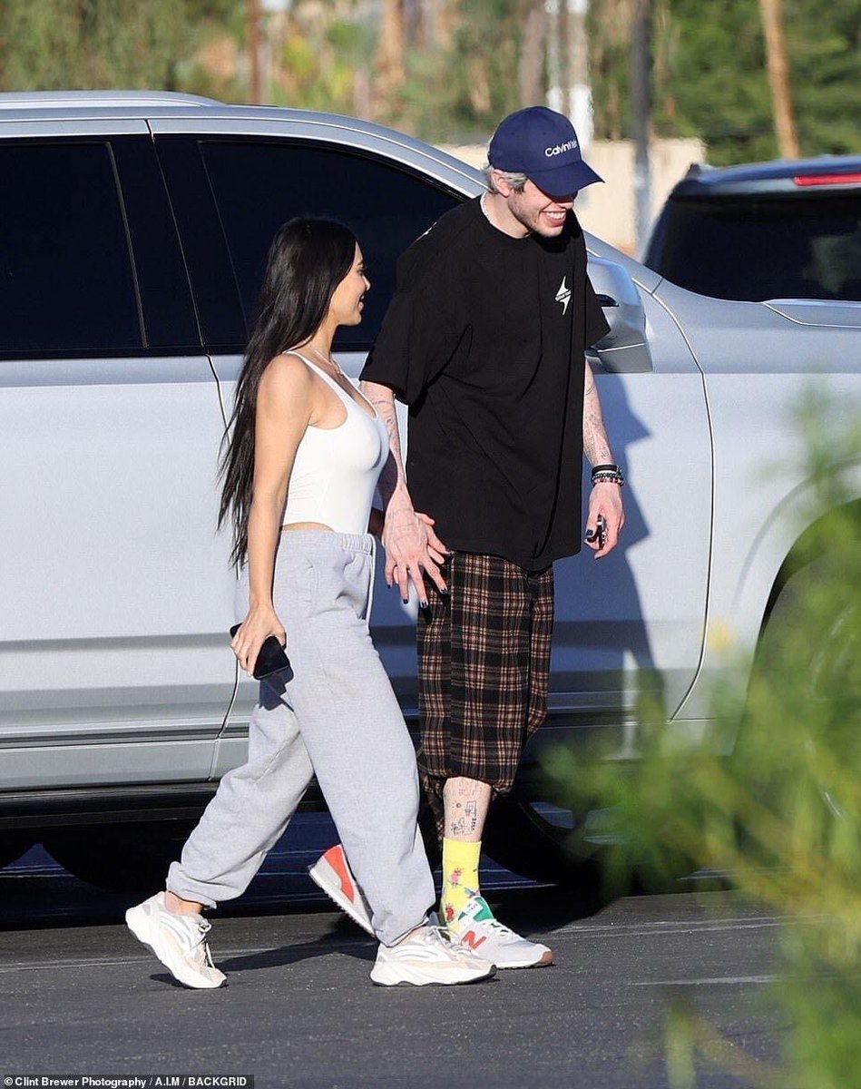 bftalk1's tweet photo. They are officialy dating!! #KimKardashian #KimKardashianWest #PeteDavidson #pete #kimkardashianandpetedavidson #couple #CoupleGoals #bftalk #celebritynews https://t.co/fS5zOJnzAT