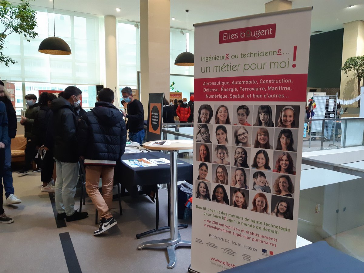 Heureuse d'être ce matin à l'événement #teensup à <a href="/NvelleAquitaine/">Nouvelle-Aquitaine</a> avec <a href="/Ellesbougent/">Elles bougent</a> et à côté de notre partenaire <a href="/OrangeNvAquit/">Orange Nouvelle Aquitaine</a>