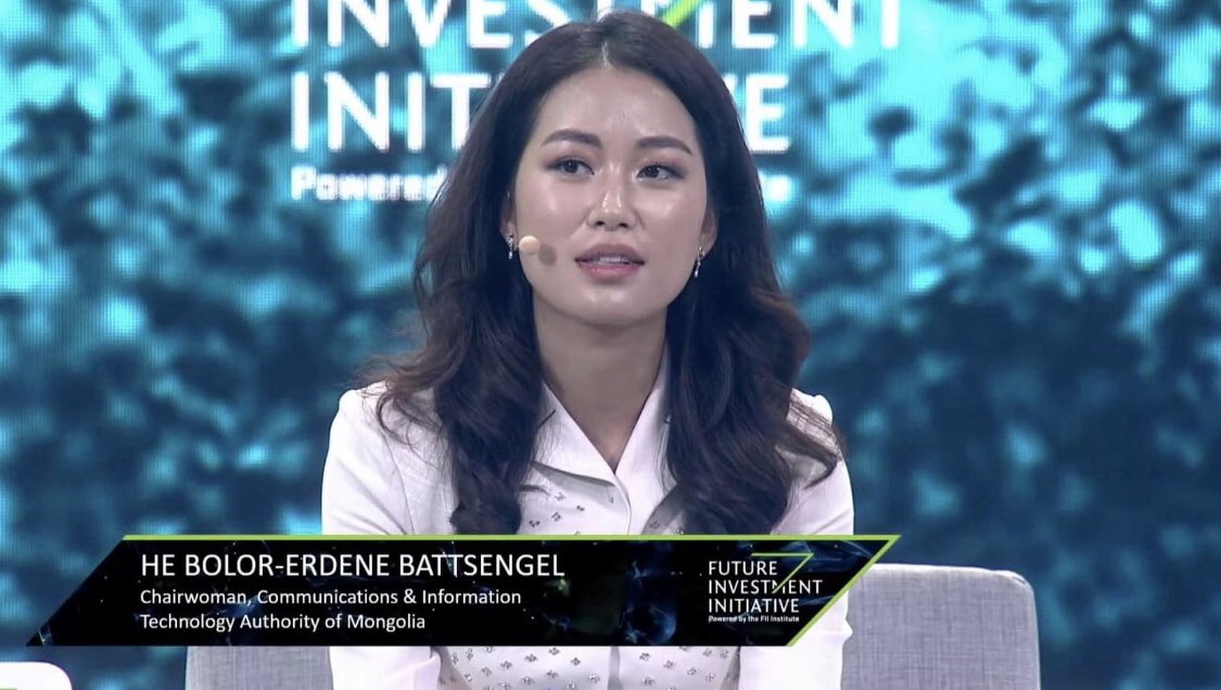 Хууль хүн бүрт тэгш үйлчлэх ёстой.