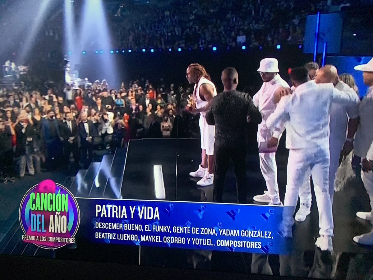 RobranL's tweet photo. Chupense esa Diaz Singao y Gertarru! Vayan haciendo las maletas que ni la santera de la Guinera les quita lo que les va parriba. #patriayVida #CubaEsUnaDictadura Ahi tienen #DeZurdaTeam Mañana @BrunoRguezP protesta! 😃😃😃 https://t.co/haq5ySxSPE