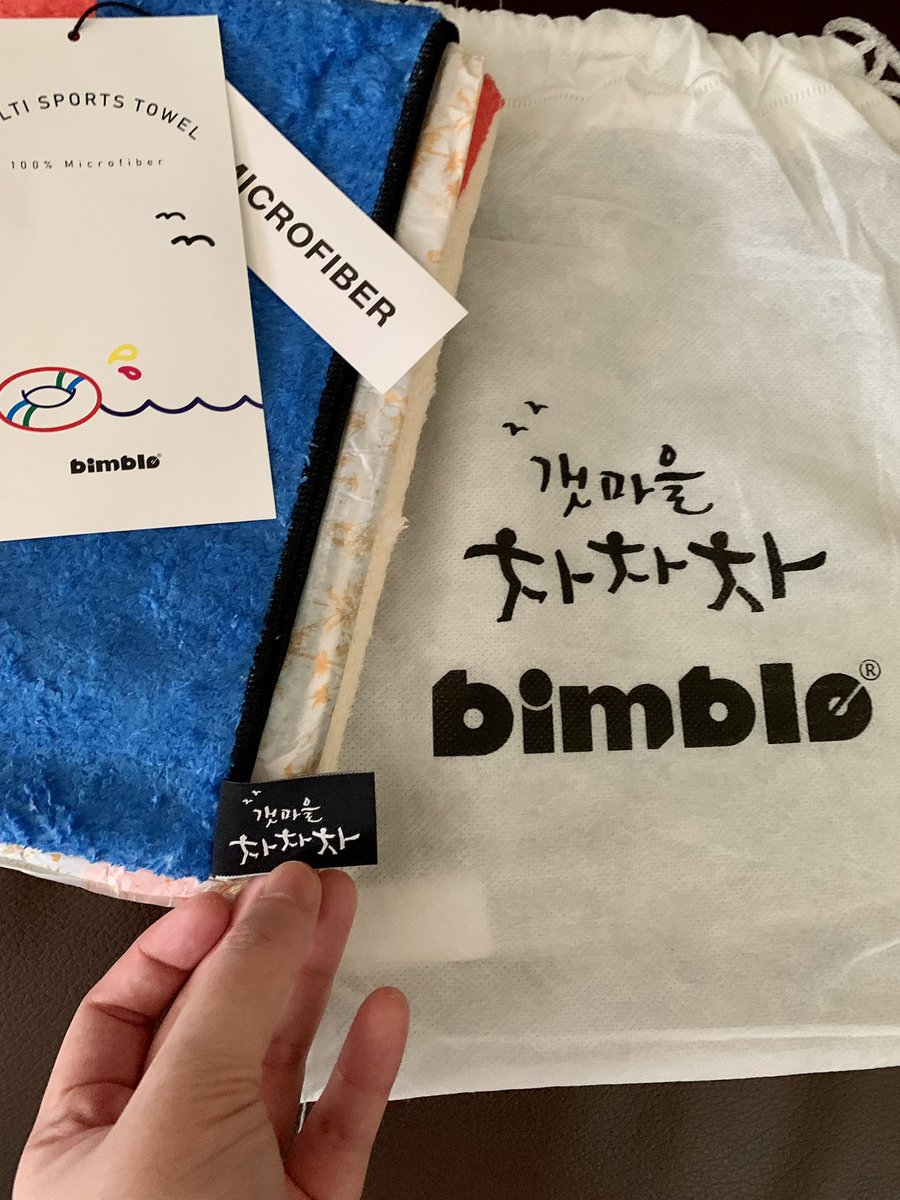 majummah007's tweet photo. Ibang kilig pa rin talaga ang naidudulot ng budol 🤣 Sobrang nakaka-happy makita yung logo ng 갯마을 차차차. Kahit paano mayroon akong souvenir ng HomCha 🏄🏻‍♂️🌊

Thank you @Yrvmaj ♡ ◡̈ https://t.co/rjWzDvLIXg