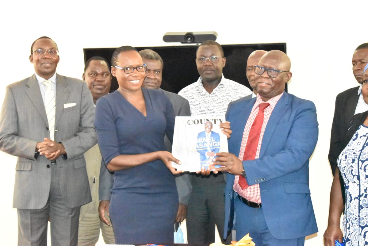 h_okumbe's tweet photo. On behalf of @RasangaGov, I presided over the launch of The Siaya County Legacy Magazine that provides a comprehensive narration of the milestones achieved by the @siayagovt thus far in various sectors &amp; the potential investment areas. Click 
https://t.co/upzvG2Kyug &amp; enjoy https://t.co/LXlWTTUyxQ