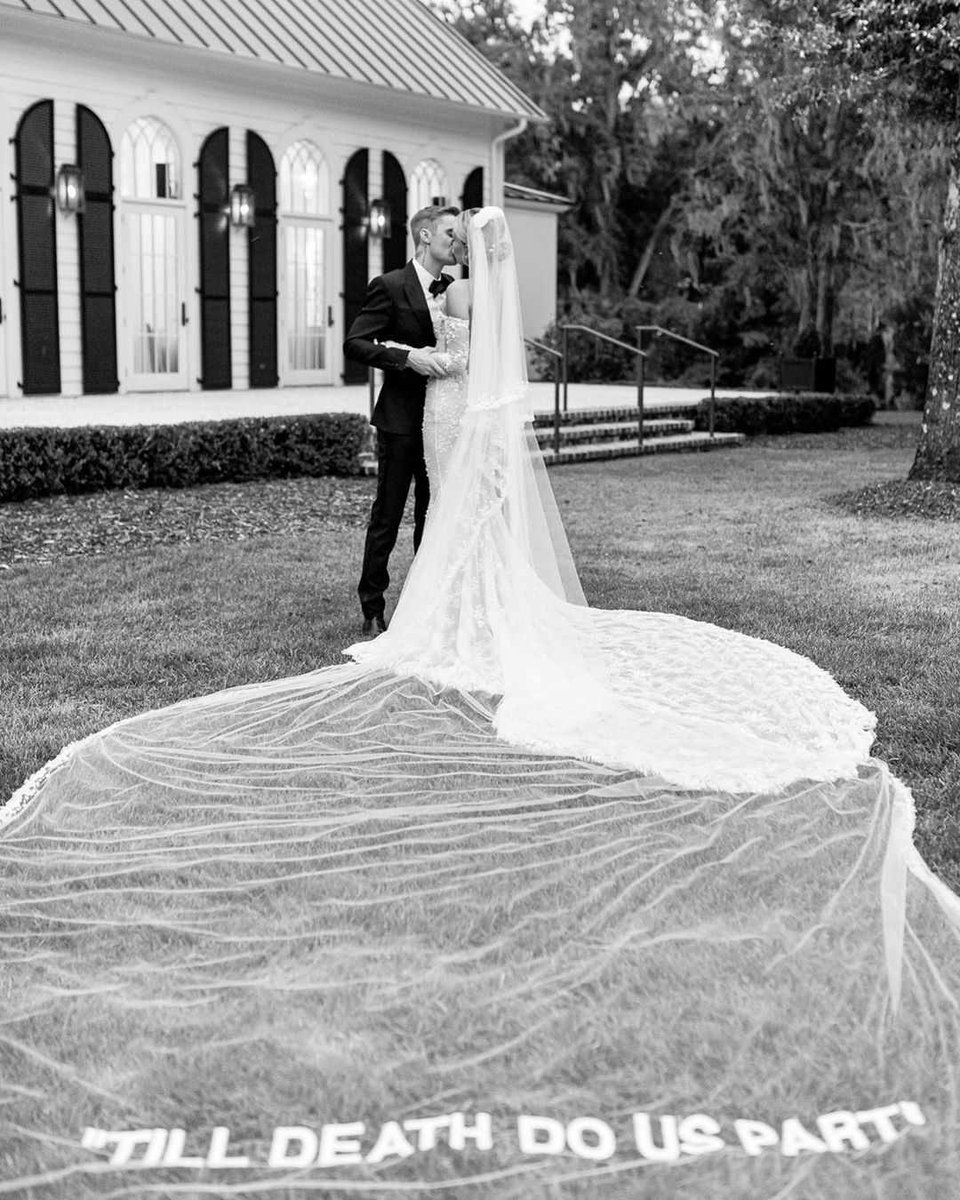 CharmingsSheeep's tweet photo. • He said I do @xPogueMayhamx • 

After traveling to Sky’s dream spot and picking up the added extra bonus’s to put a smile on his soon to be wife’s face. Which he loved doing. 
He already had someone waiting to make their marriage official. 
• • continue •• https://t.co/Ed3rwZAvCH
