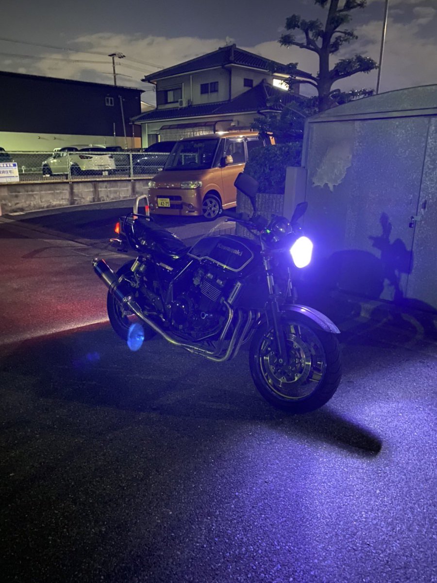 taketo05174's tweet photo. ZRX  Ⅱ  400売ります
走行距離52000
不具合なし
状態良い
車検なし
#ZRX売ります
#単車売ります
#XJR売ります
#ゼファー売ります
#アドレス売ります
#シグナス売ります
#バイク売ります https://t.co/5mBKuvyE0A