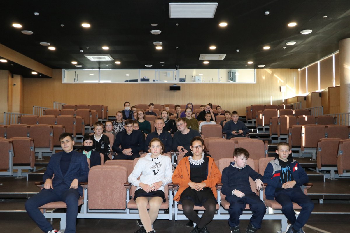 18 ноября в музее «Битва за оружие Великой Победы» состоялись музейные уроки для учащихся 7 классов Прохоровской гимназии.
Ребята узнали об известных ученых в области самолетостроения – А.Ф. Можайском, А.С. Кудашеве и И.И. Сикорском.