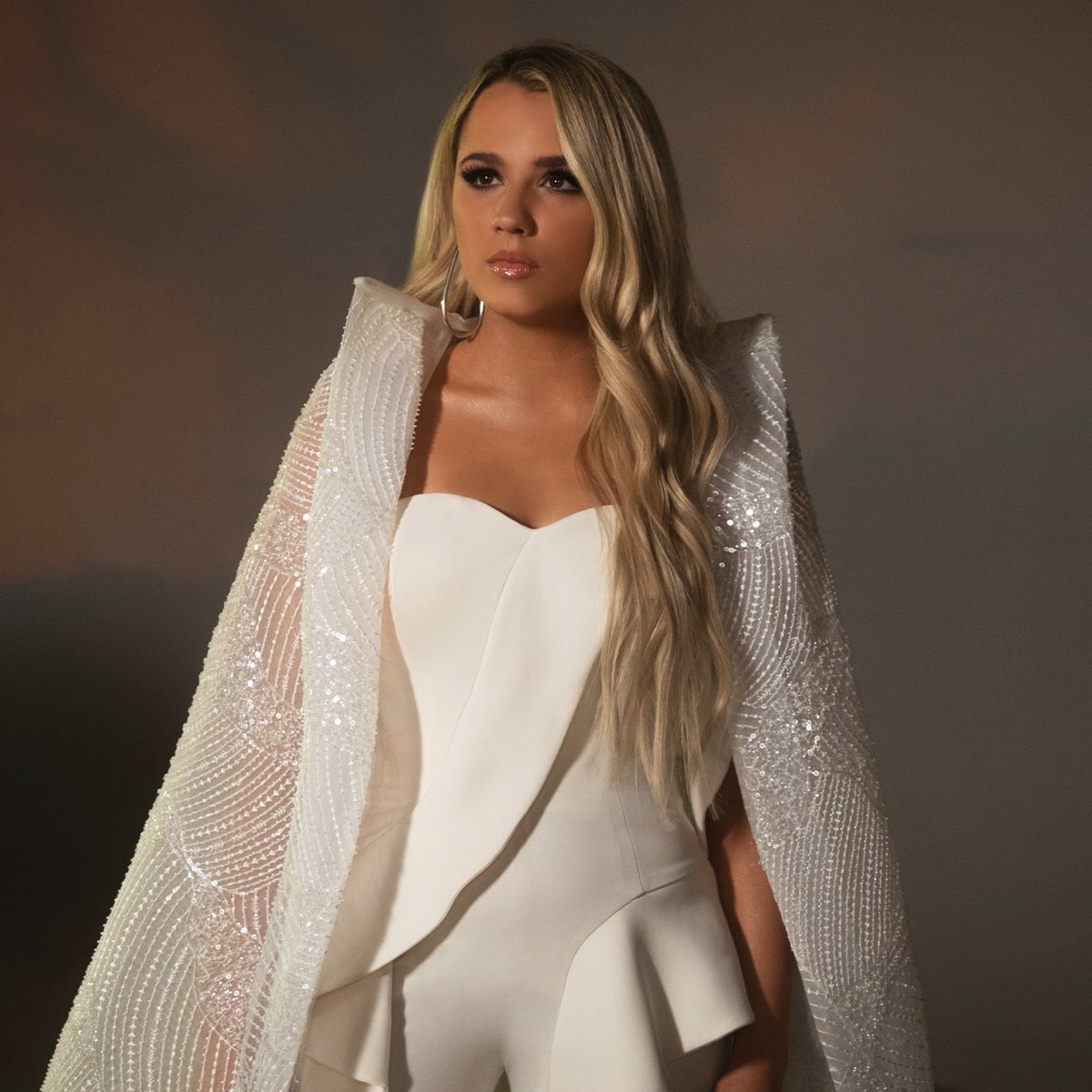 MusicNewsRumor's tweet image. .@GabbyBarrett_ has just released the deluxe edition of her debut album #Goldmine featuring four additional songs.

Buy and stream the new version here: gabbybarrett.lnk.to/goldminedeluxe