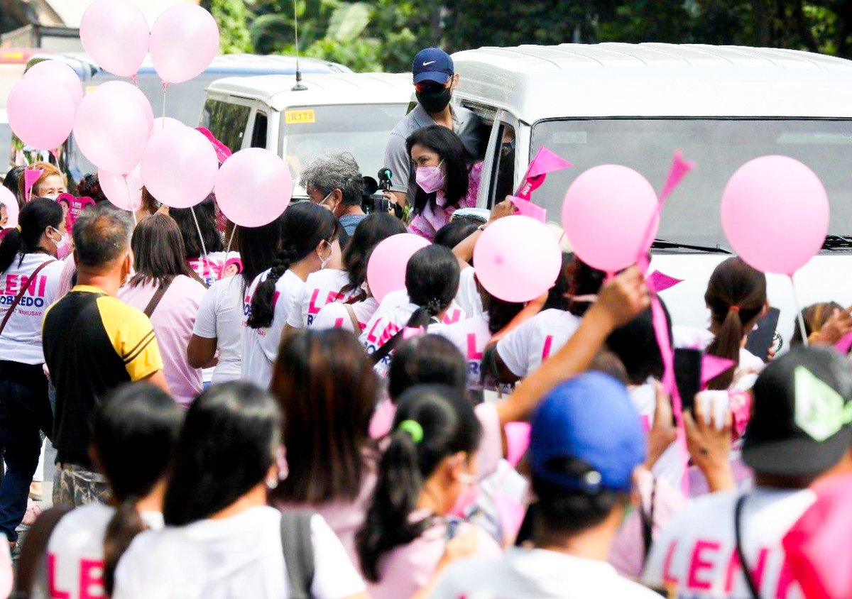 inquirerdotnet's tweet photo. LOOK: Photos of presidential aspirant and incumbent Vice President Leni Robredo during her visit in Quezon province on Friday, November 19.

Supporters organized a stationary caravan to welcome Robredo. | 📷OVP https://t.co/XFNNYA7eJw