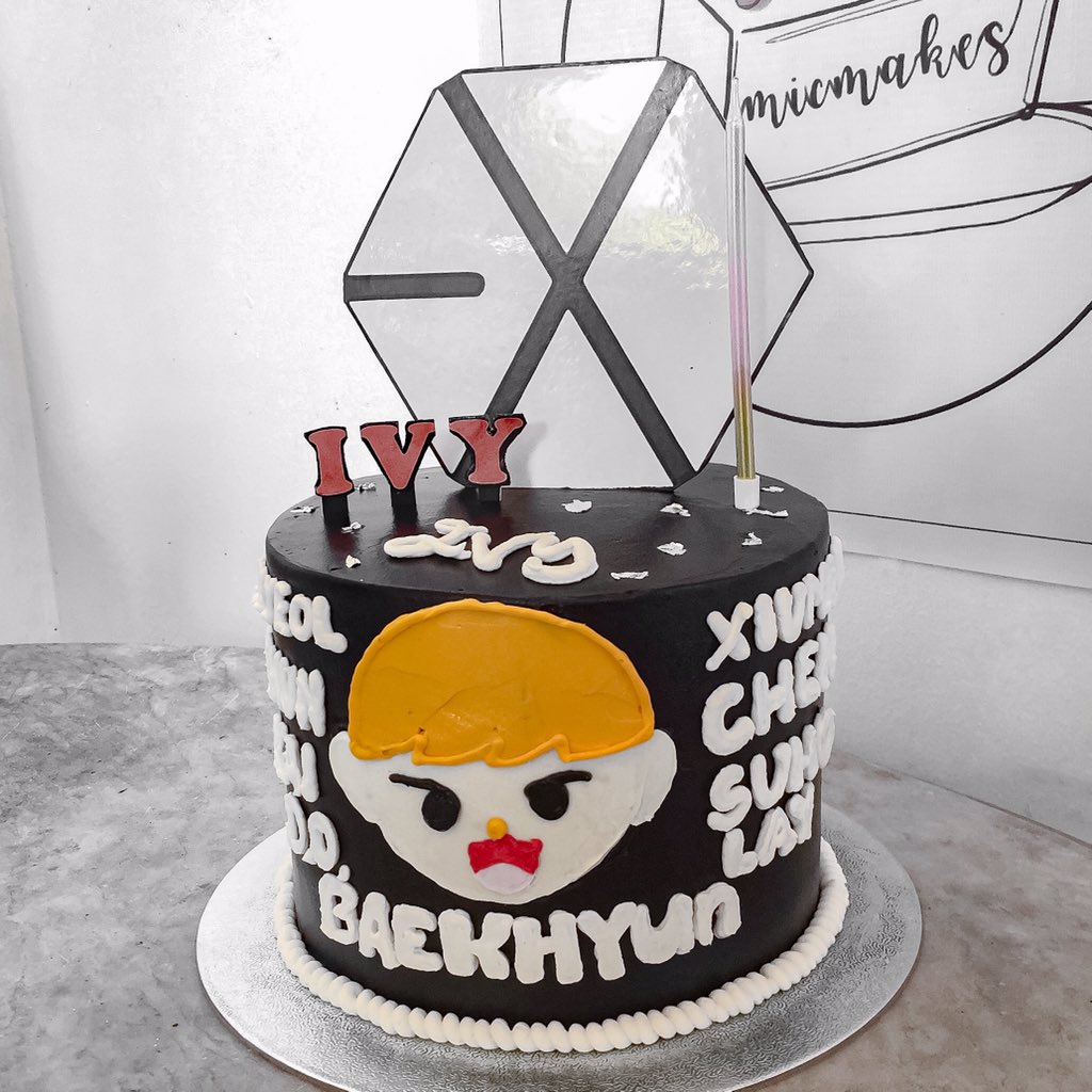micmakesco's tweet photo. An EXO inspired 6x4" moist cake with vector art and topper 🎂

For more inquiries and orders, you may send us a private message or contact us at 09635640847 https://t.co/AkYpE6hx6k