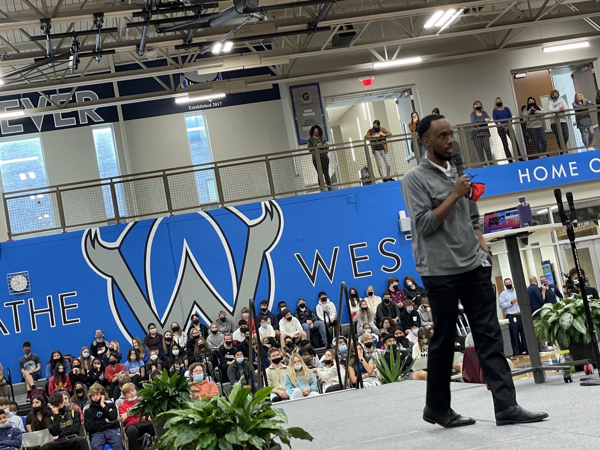 DrGuerrero17's tweet photo. Assemblies, professional learning, MLK Legacy Event, the @TheSpot_OPS, student clubs, student check-ins, you name it, @MH_MarquisH and @ErikErazo4 always strive for Excellence. #AllForOurStudents https://t.co/P24ULHzqZy