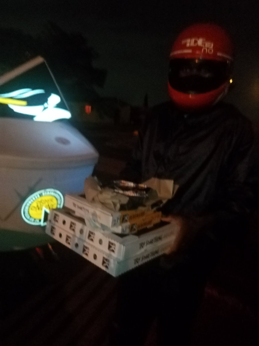 olywis's tweet photo. @DebonairsPizza Second time my order has been delivered short, Debonairs Tsakane Mall.. No apology, no call no refund. And as u can see I buy alot from u guys. This Branch should just close cause the service is appalling https://t.co/PR69TtQvsF