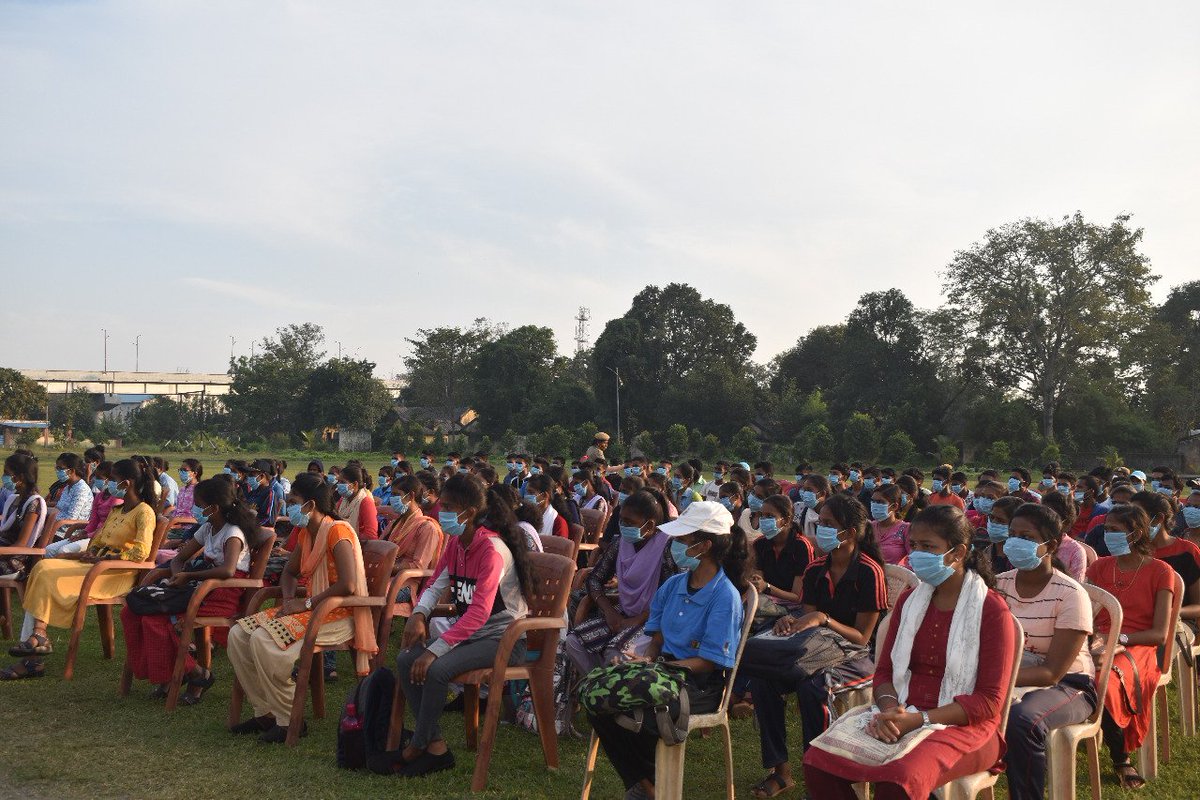 SpSambalpur's tweet photo. Traffic management training for 162 #STVs ( Student Traffic Volunteers ) is being given at Reserve Police ground. After Training they will be engaged in traffic management strengthening Police-public partnership. This will also
enable students to earn daily honorarium to https://t.co/SCXVEQloLv