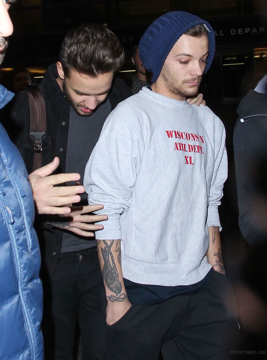 LouisOnThisDay's tweet photo. 📸 November 16 2015 - Louis and Liam are papped at the LAX Airport.
Tired or emotionally drained? 😔 https://t.co/E4WjzD9Kwb