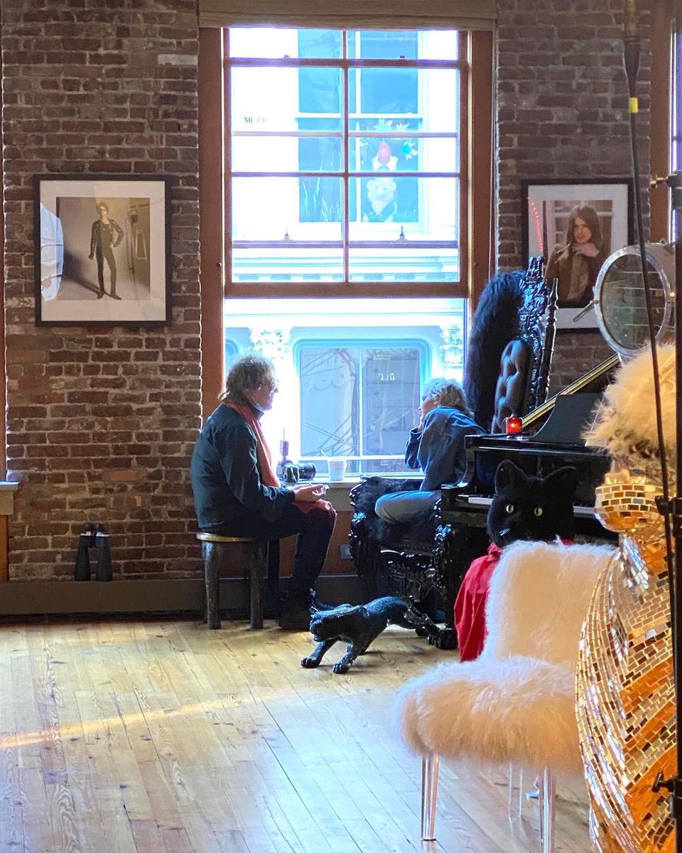 IT WAS BARELY OVER A YEAR AGO I SAT WITH YOU BY THE WINDOW LISTENING TO BOWIE STORIES…. 
IT WAS MY HONOR. #RIPMICKROCK 💔