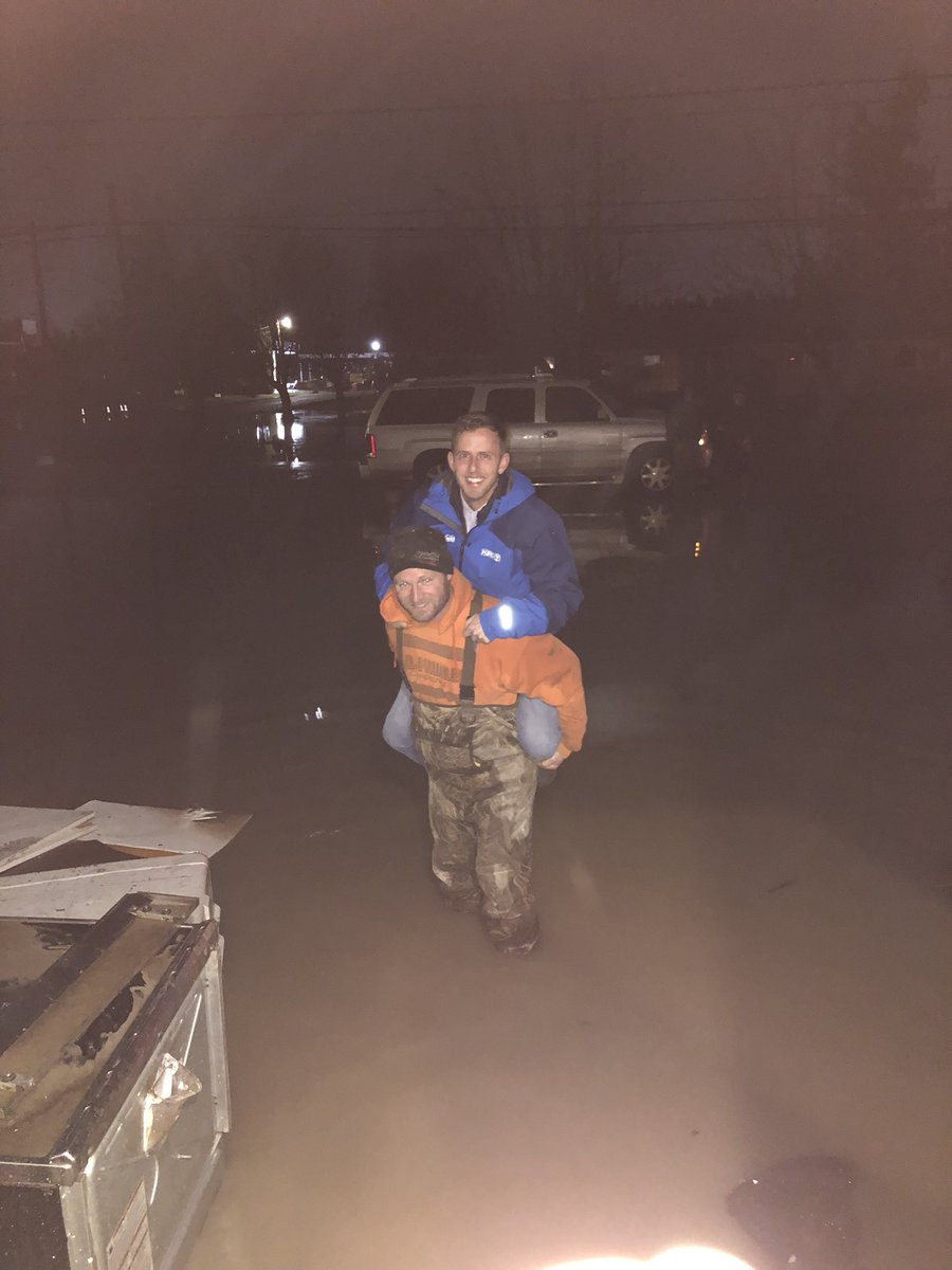 PatrickQuinnTV's tweet photo. That’s a first…

Tonight my photographer and I got a piggy back ride through a flooded front yard to get an inside look at one Sumas house still underwater.

It will take months for this town to dry out and rebuild. But dang! Their spirit is incredibly resilient! https://t.co/6VfX8fvAUB