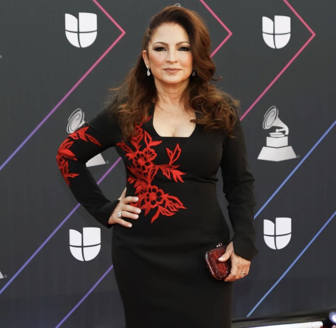 I mean!! ❤️‍🔥❤️‍🔥❤️‍🔥❤️‍🔥 Sexiest Couple at the Latin Grammys Award goes to @GloriaEstefan y @EmilioEstefanJr!! Congrats again on winning for Best Contemporary Tropical Album with #Brazil305!!! GIRL! You killed it tonight mama! ❤️🥰😍