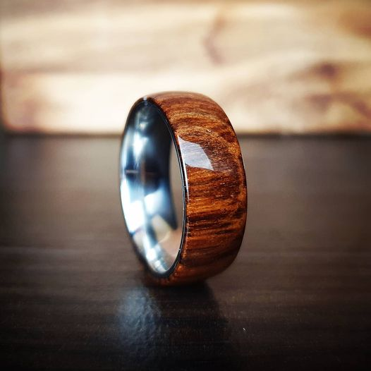 Earthrings_net's tweet photo. Custom made ring - Tamboti wood on a stainless steel comfort core
#mensweddingring #mensring #mensring #woodring #woodjewellery
#customjewelry #customring #handcraftedrings #Tamboti https://t.co/mAd4UAXdRP