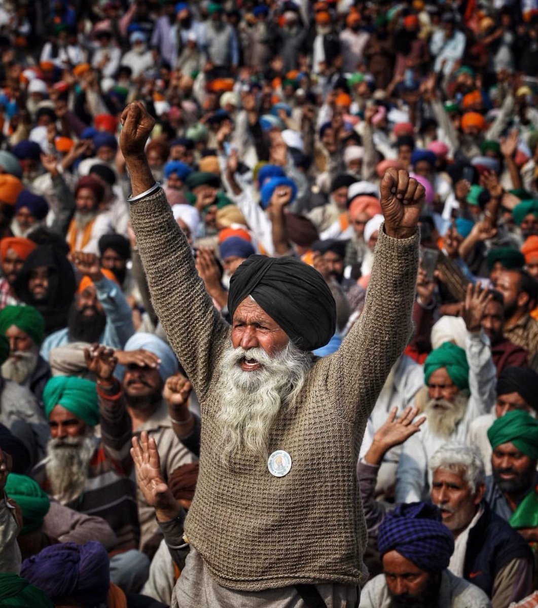 After over a year away from their families, the kisaans can finally go home. Let’s not forget that nearly 700 lost their lives during this fight ✊🏾 and not to thank modi for something that should have been done after a week not a year. #kisaanmajdoorektazindabaad