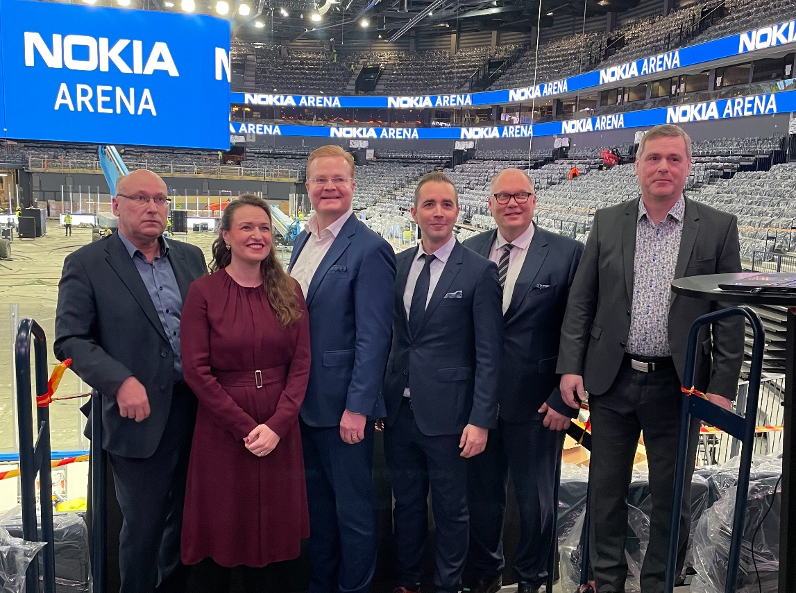 IkonenAK's tweet photo. Se on siinä: Nokia Arena! @nokia’lla on juuret #Tampere’ella, se on yksi kansainvälisimmistä yhtiöistämme, luotettava ja se tuo korkealla osaamisellaan lisäarvoa uudelle areenallemme. Nyt katse kohti 2 viikon kuluttua avautuvia tapahtumia! 🔥 https://t.co/4mOTVFKpTj