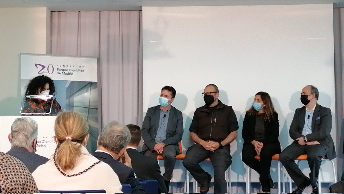 A continuación pasamos a la primera mesa redonda, dedicada a los emprendedores, verdadero corazón del Parque.
Intervienen Carlos Romero de <a href="/smartHAPS/">smartHAPS</a>, Juan Antonio Quiroga de IOT, María Urbano de <a href="/EvoEnzyme/">EvoEnzyme</a> y Enrique Samper de <a href="/NIMGenetics/">NIMGenetics</a>