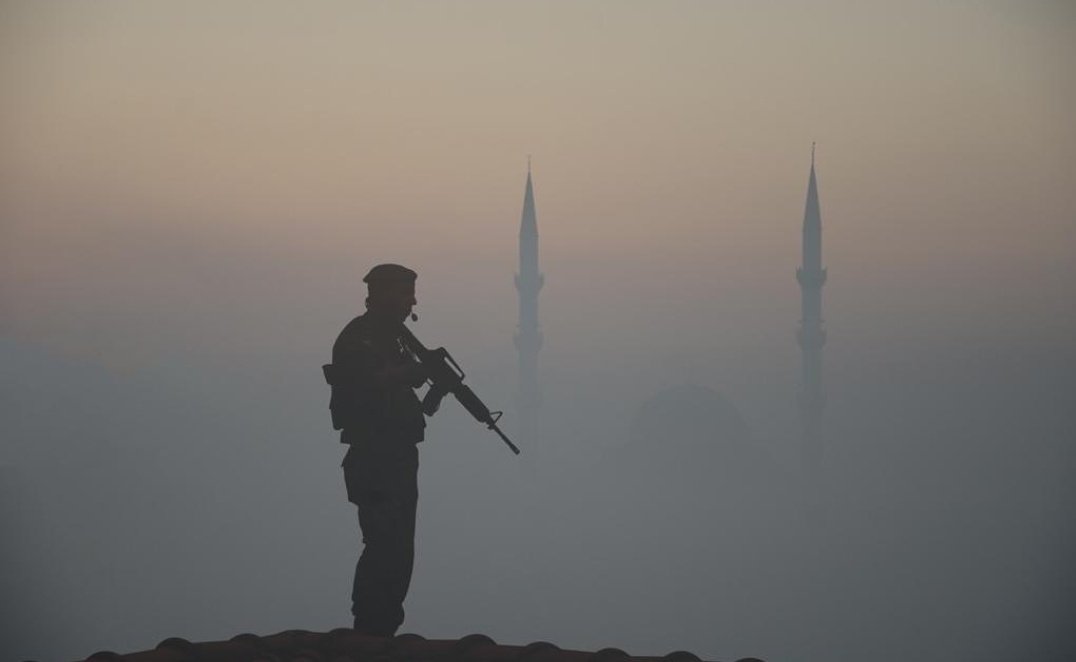 Müslümanlıkla yoğrulan yurdu,
Müslümansız bırakma Allahım
